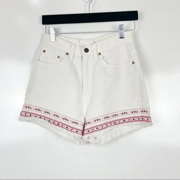 Vintage Jordache White High Rise Jean Shorts 7/8 - Picture 1 of 11